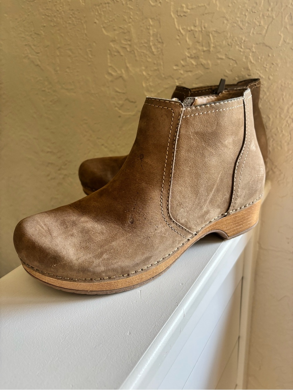 DANSKO Women's Tan Nubuck Leather 'Barbara' Ankle Boots Size 40 US 9.5/10 - Picture 2 of 16